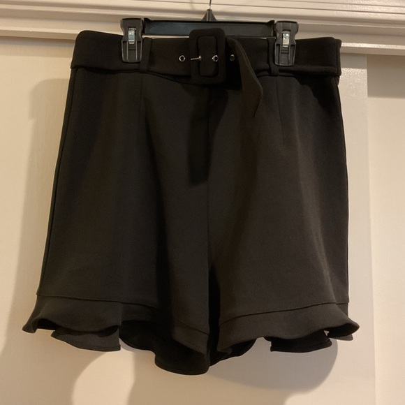 ⚫️ Nikibiki black high waisted shorts in size L - Picture 1 of 6